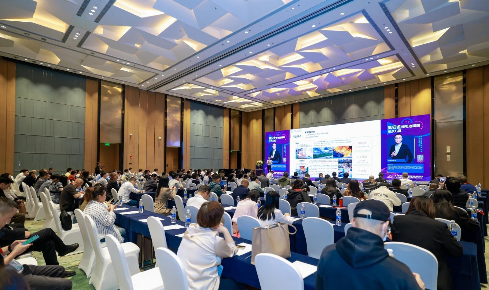 开云官方站登录入口分析展·风采|开云官方站登录入口分析亮相2025新能源电池膜材料论坛，引领低场核磁技术革新风潮