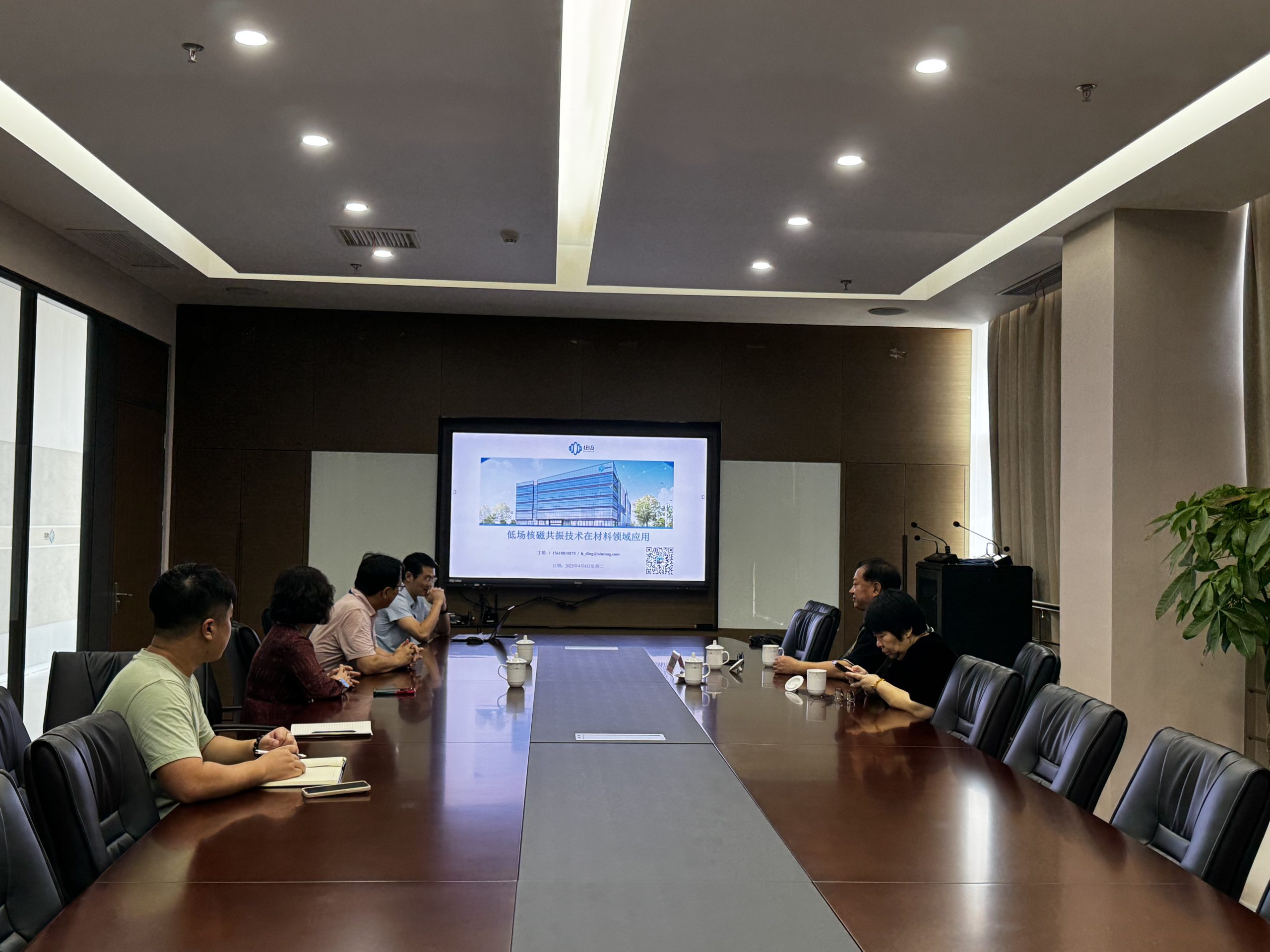 中国科学院江雷院士莅临开云官方站登录入口考察指导！